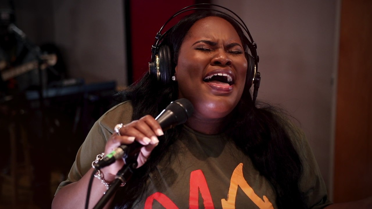 Tasha Cobbs Leonard Your Spirit video Dailymotion(09)