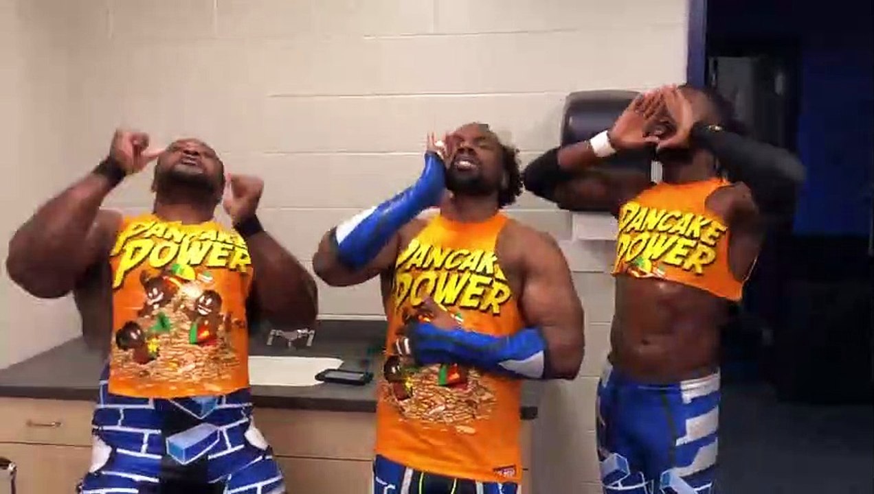 IIconics (Billie Kay & Peyton Royce) Happy New Year with the New Day