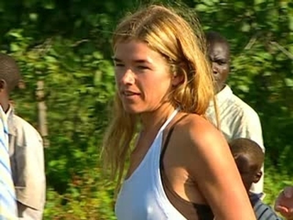 Anke Engelke bringt Tansania zum Lachen video Dailymotion