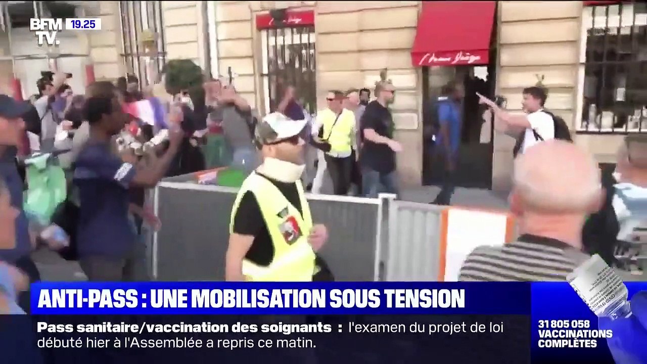 Manif anti" passsanitaire" Les images de l'agression par des dizaines de personnes d'une