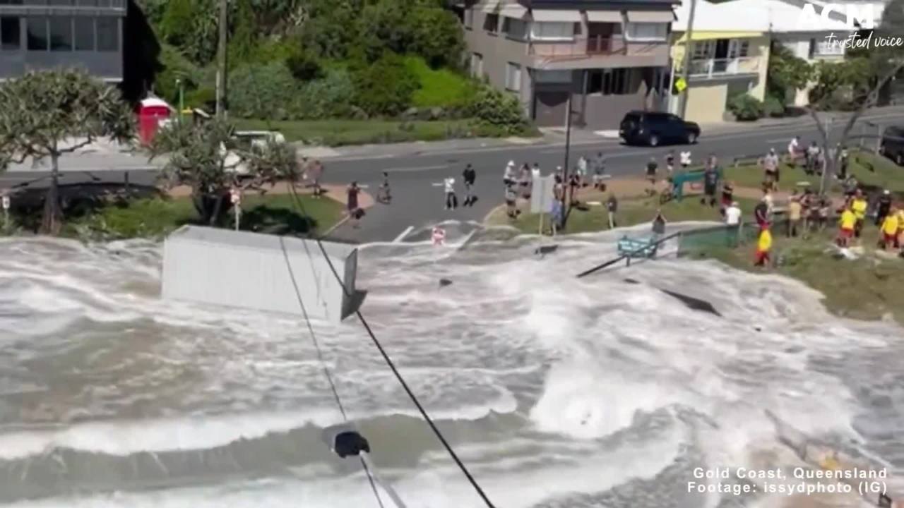ExTropical Cyclone Seth brings waves of up to 10 metres