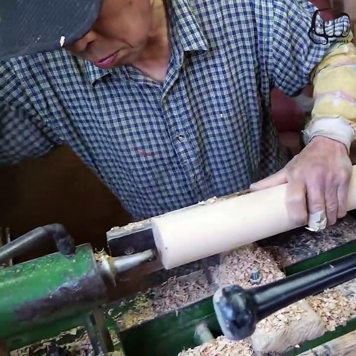 That's amazing! The process of making a baseball bat. Korean baseball