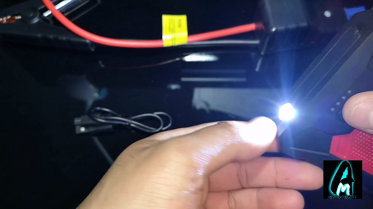 Yaber YR200 Waterproof Car Jump Starter PowerBank (Review) video