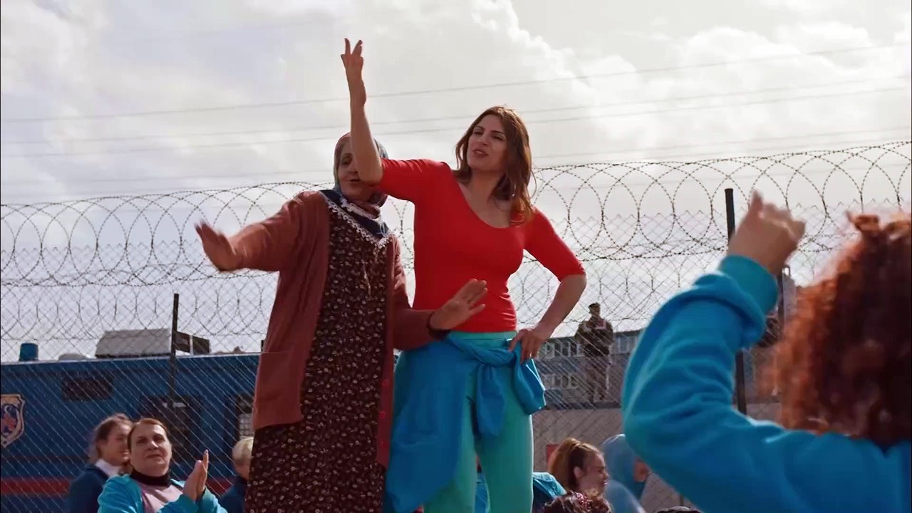 Avlu / The Yard Episode 1 (English Subtitles) video Dailymotion