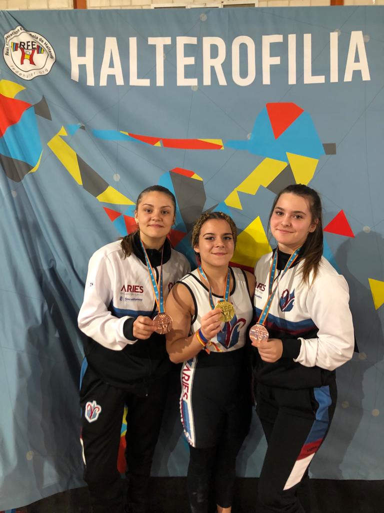 Lorena Vázquez consigue tres medallas en el Nacional sub15 de