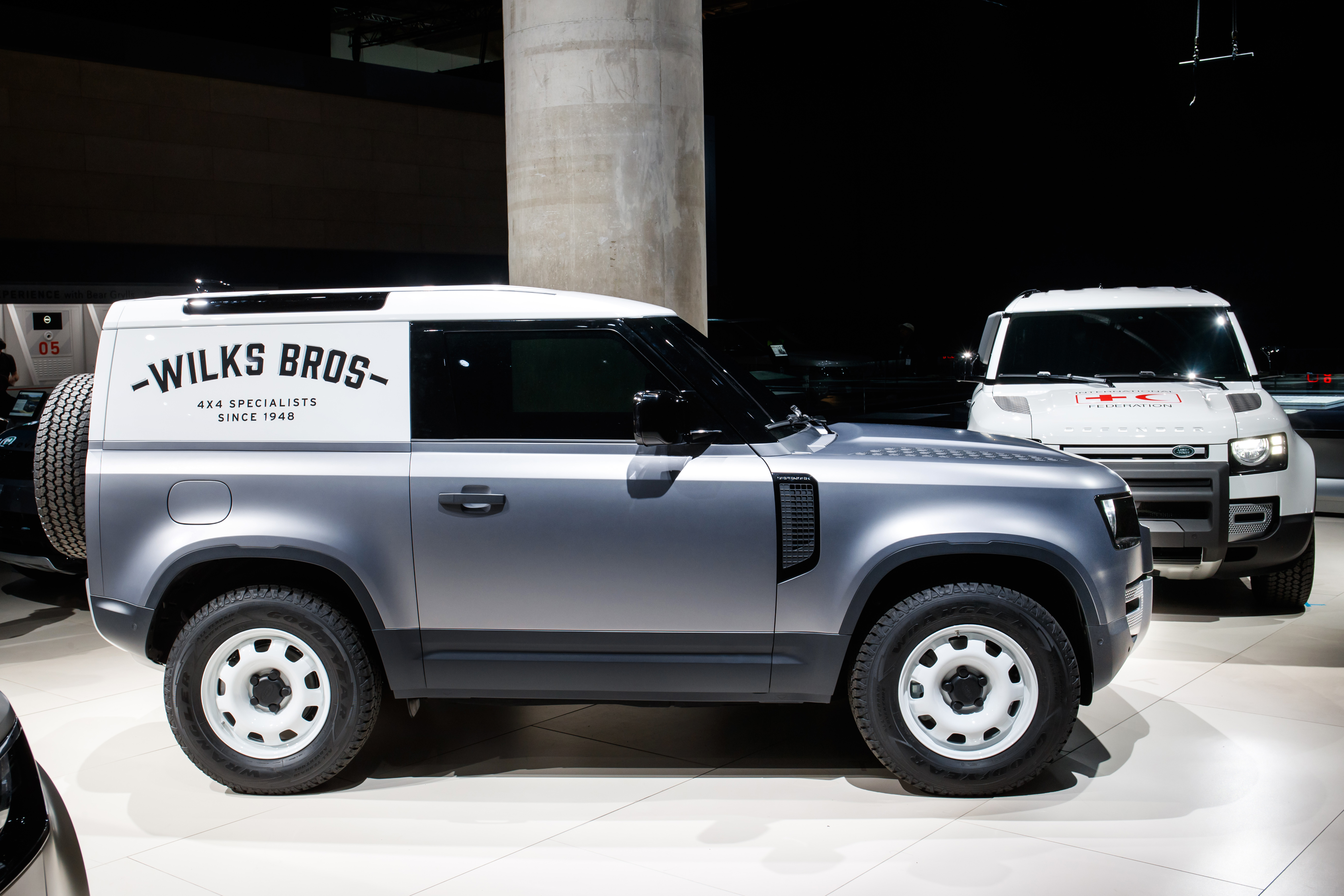Land Rover Defender Hard Top commercial model returns; two wheelbase