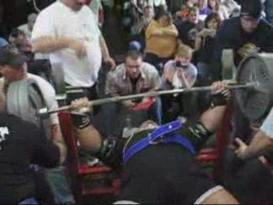 500 kilos nouveau record de developpe couche 1105 lbs