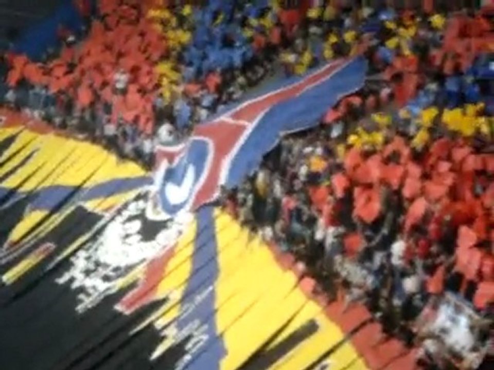 PSG ! ENSEMBLE NOUS SOMMES INVINCIBLES VIRAGE AUTEUIL TG