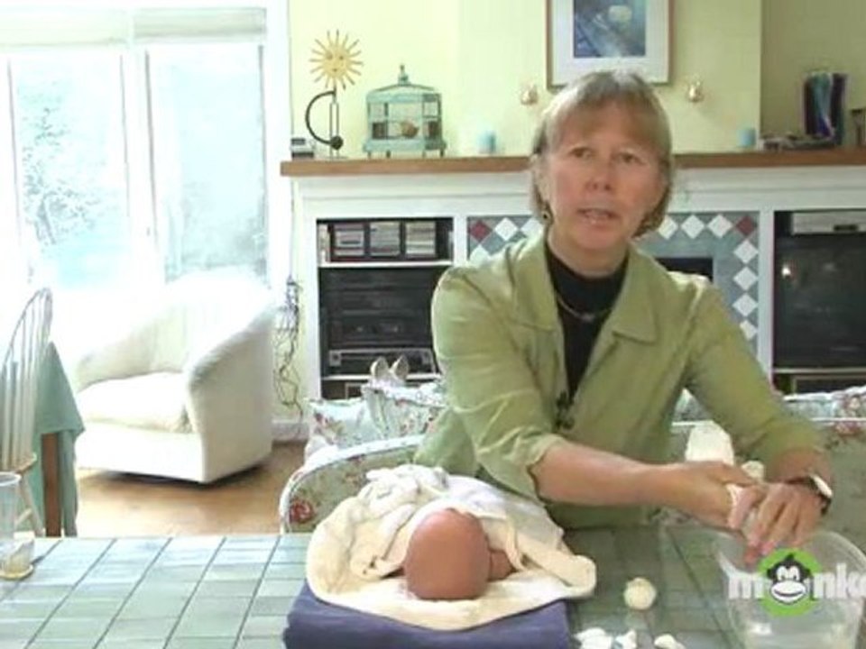 How to Wash a Baby's Face video Dailymotion