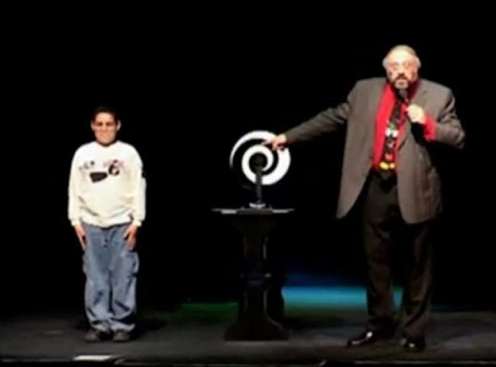 Folding Travel Spiral by Top Hat Productions Magic Trick video