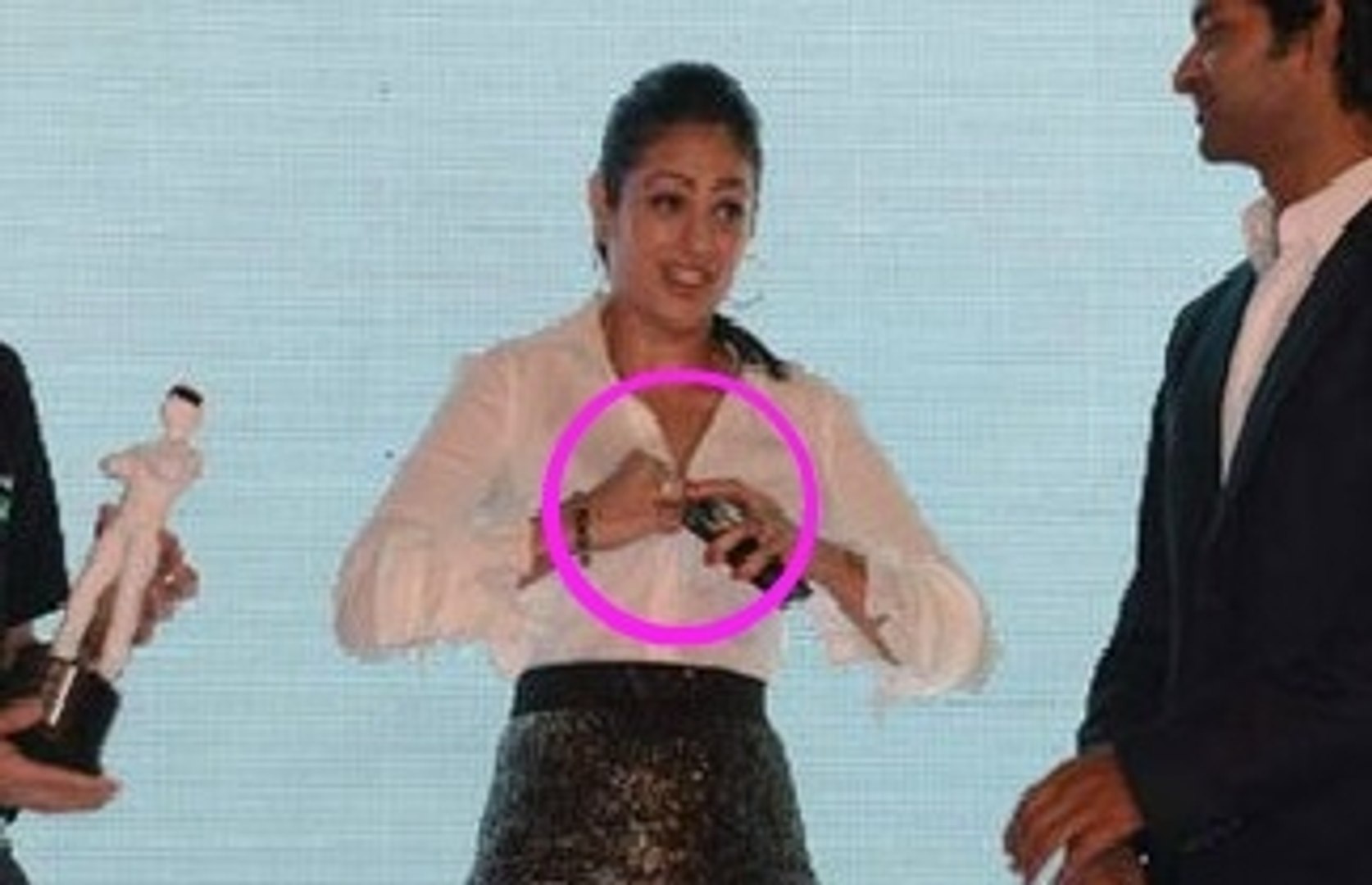 Anjana Sukhani Wardrobe Malfunction Modern Furniture