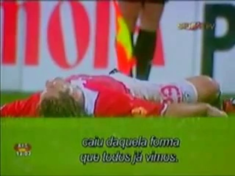 Exclusive Tragic Soccer Player dies on field video Dailymotion(015)