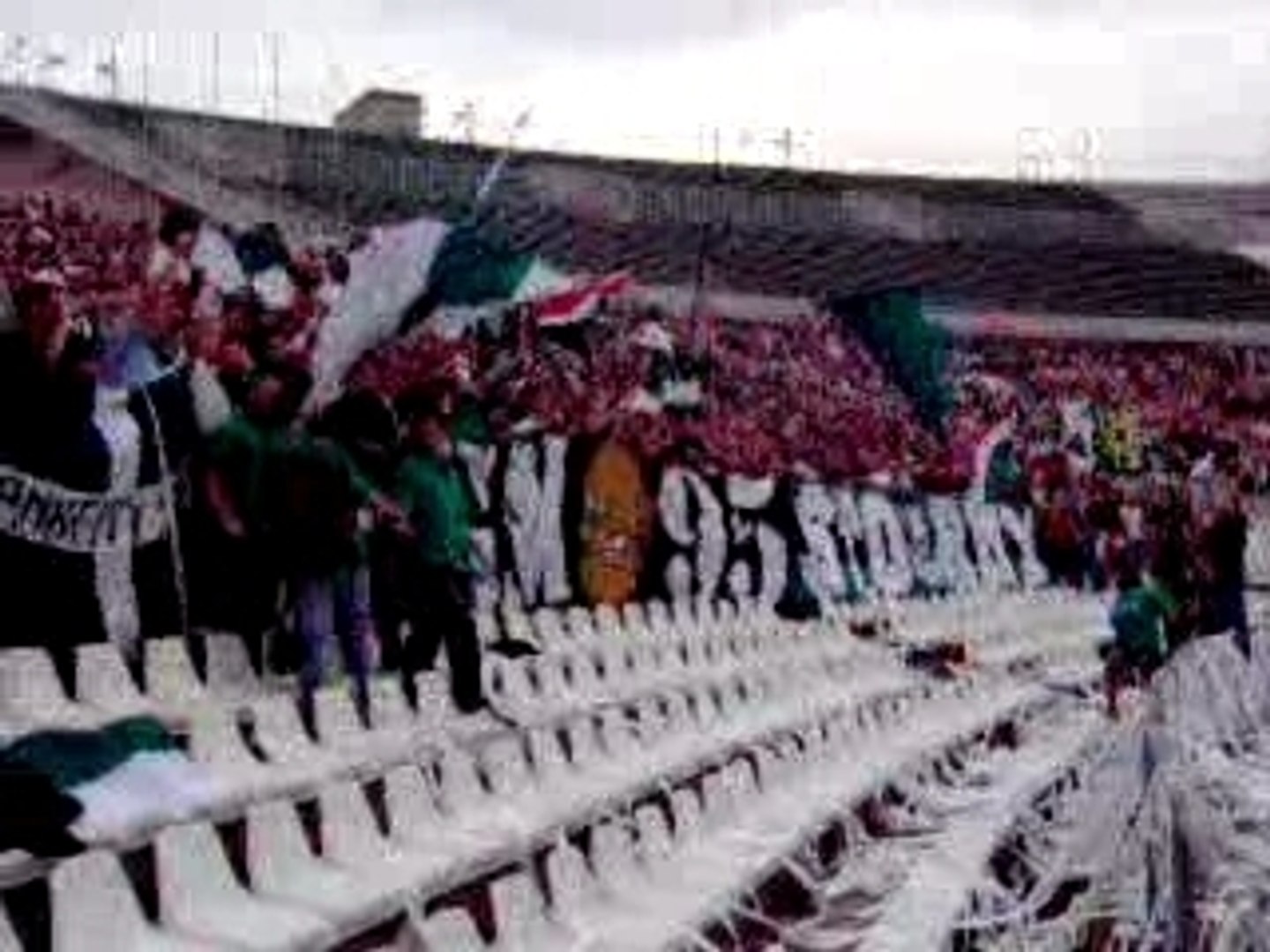 Successivamente, nel 1899 viene fondata un'altra società in cui si pratica calcio, l'újpest Ultras Ferencvaros Video Dailymotion
