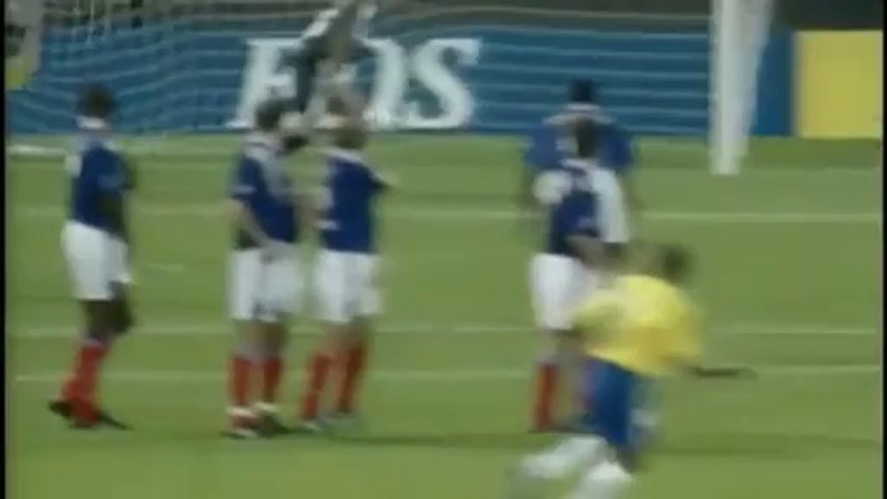 Roberto Carlos Best Free Kick Goal vs France Live Pak News video