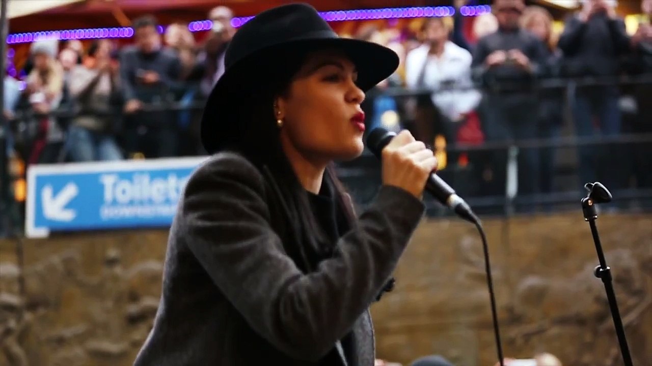 Jessie J Price Tag (Acoustic in Camden) Transmitter Live video