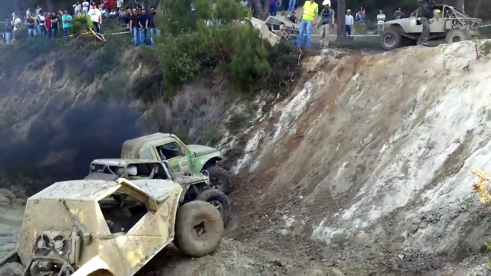 Balap Mobil Offroad 4X4 Mendaki Jurang - Video Dailymotion