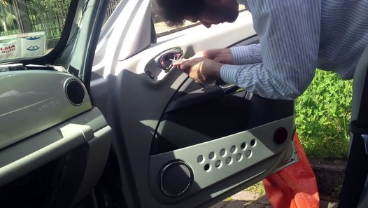 Removing the door panel on the Chrysler PT Cruiser (20062010) video