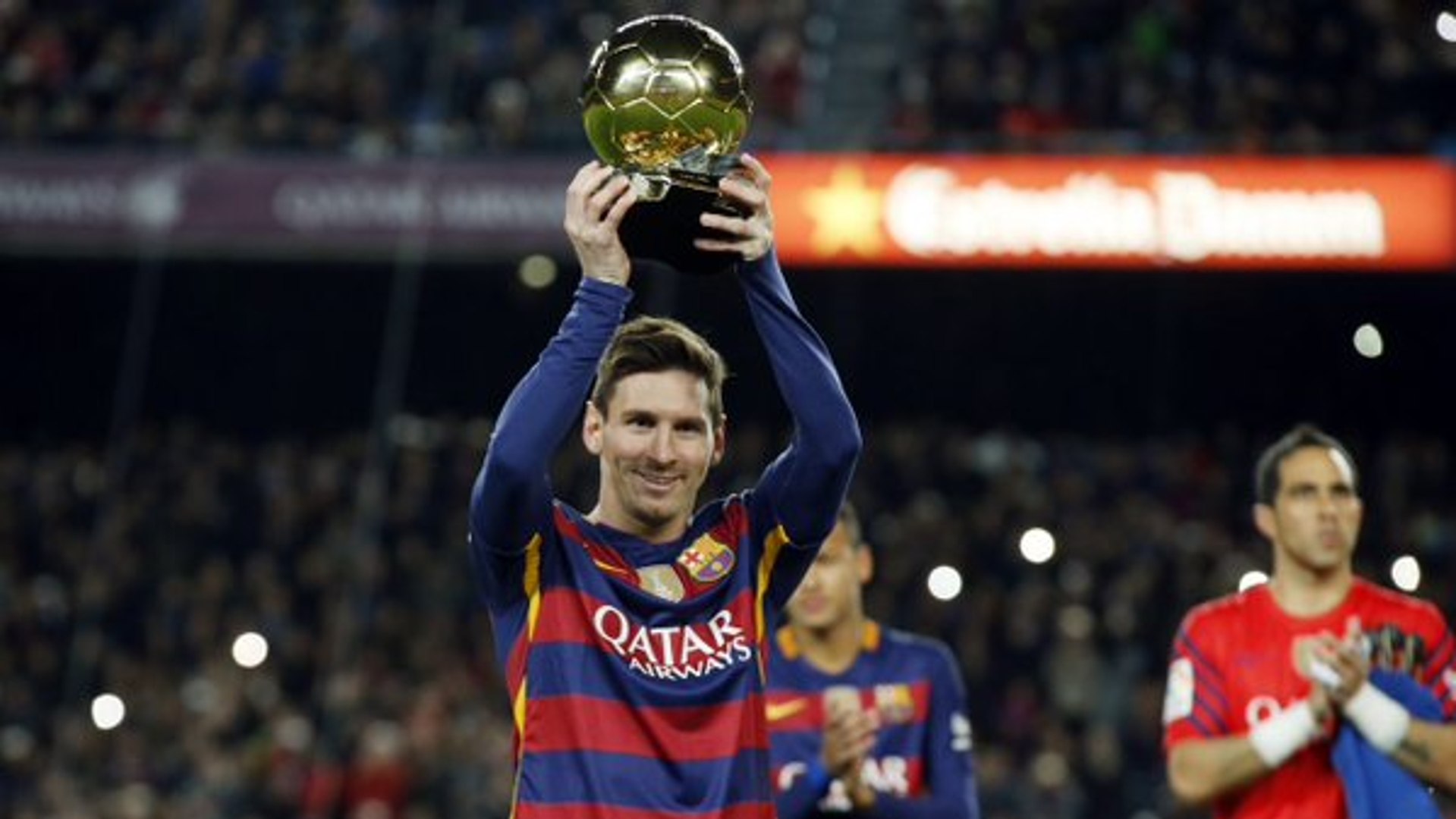 Lionel Messi 2009 Ballon D'or - Lionel Messi Presents His Fifth Fifa Ballon D Or To The Fans At Camp Nou Video Dailymotion