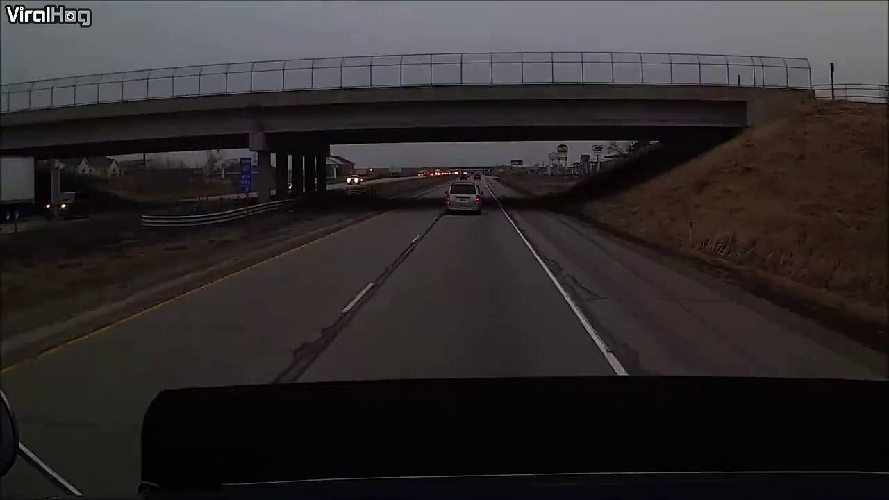 This tailgater gets a nice little brakecheck. Video Dailymotion