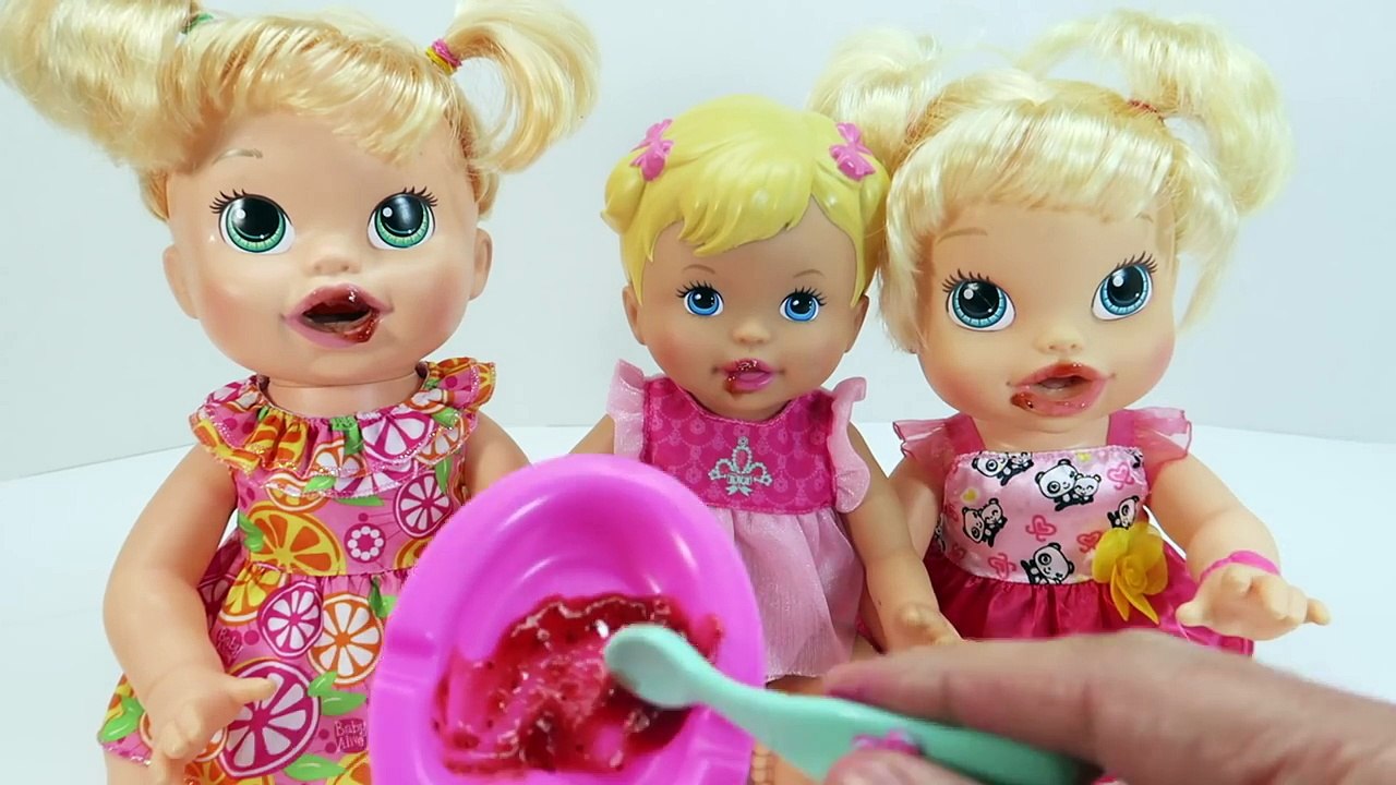BABY DOLL eating food drinking Bath Time POTTY TRAINING and Baby Alive