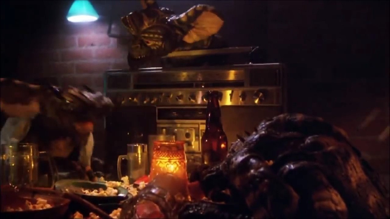 Gremlins (1984) scène dans le bar avec les Gremlins Vidéo Dailymotion
