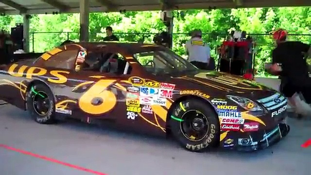 High Speed F1 Pit Stop and Top Best Auto Racing Epic Fails