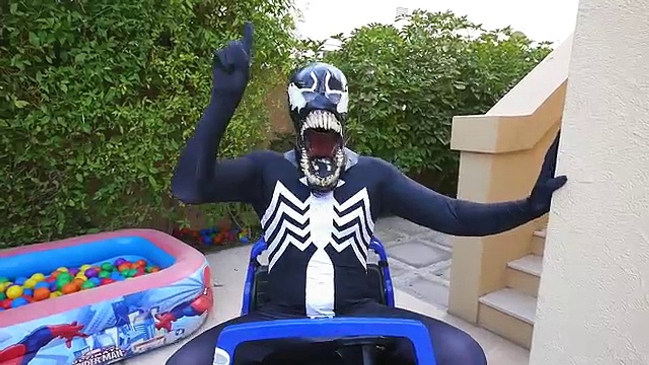 VENOM MONSTER TRUCK HIT Police Spiderman! w/ Hulk Joker Frozen Elsa