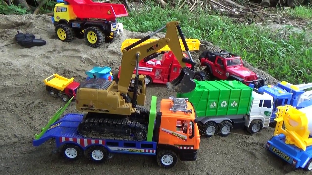 働く車のおもちゃ ! ショベルカー ユンボ パワーショベル はたらくくるまランド ! ピピットキー、トミカ、西松屋の
