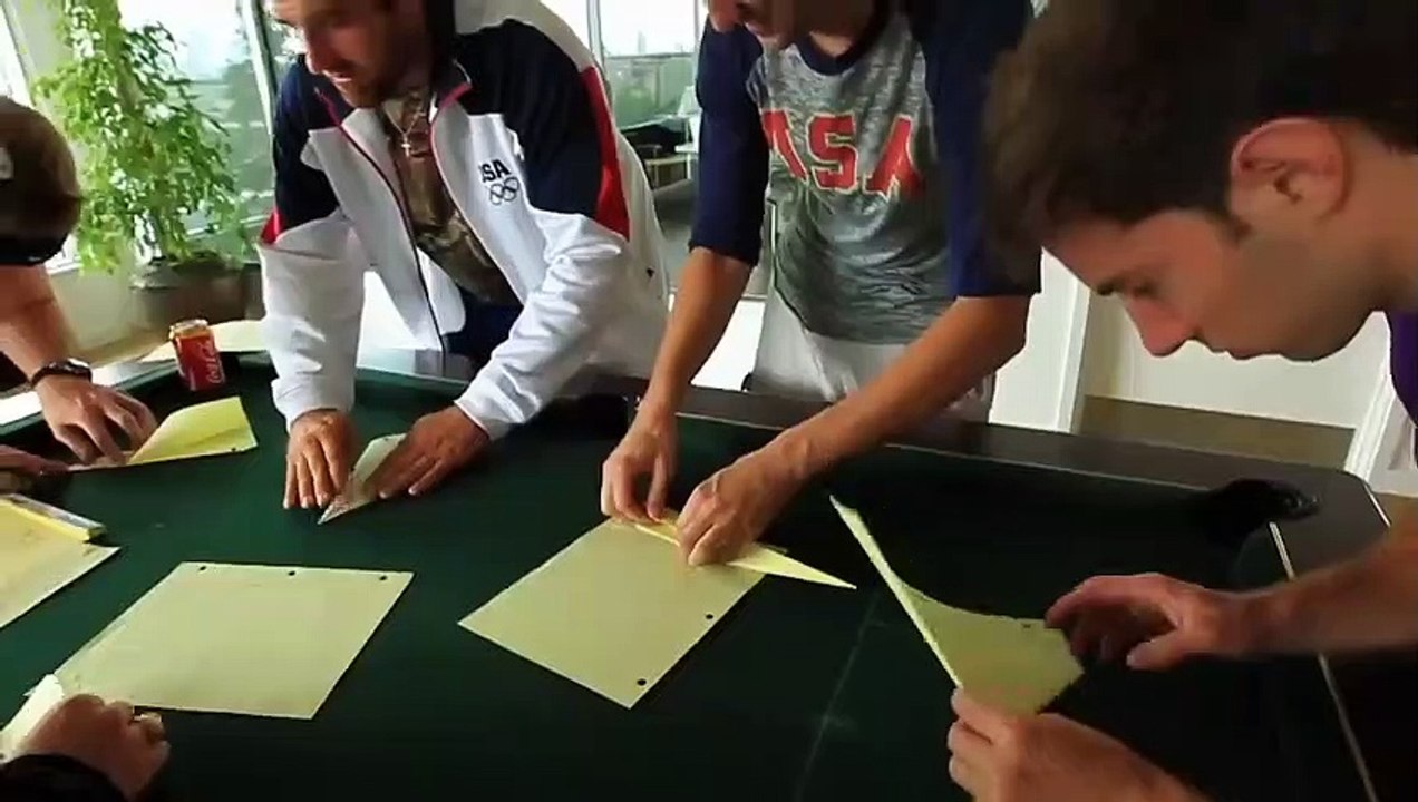 Paper Airplane Battle Dude Perfect Vidéo Dailymotion