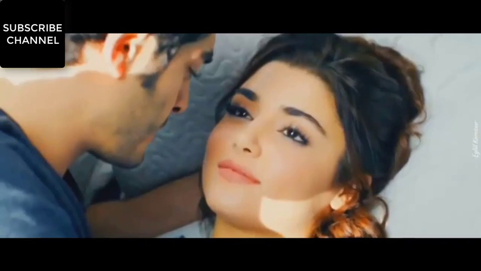 Hande Erçel Hot Kiss Beauty Of World Hande Ercel Turkish Actress