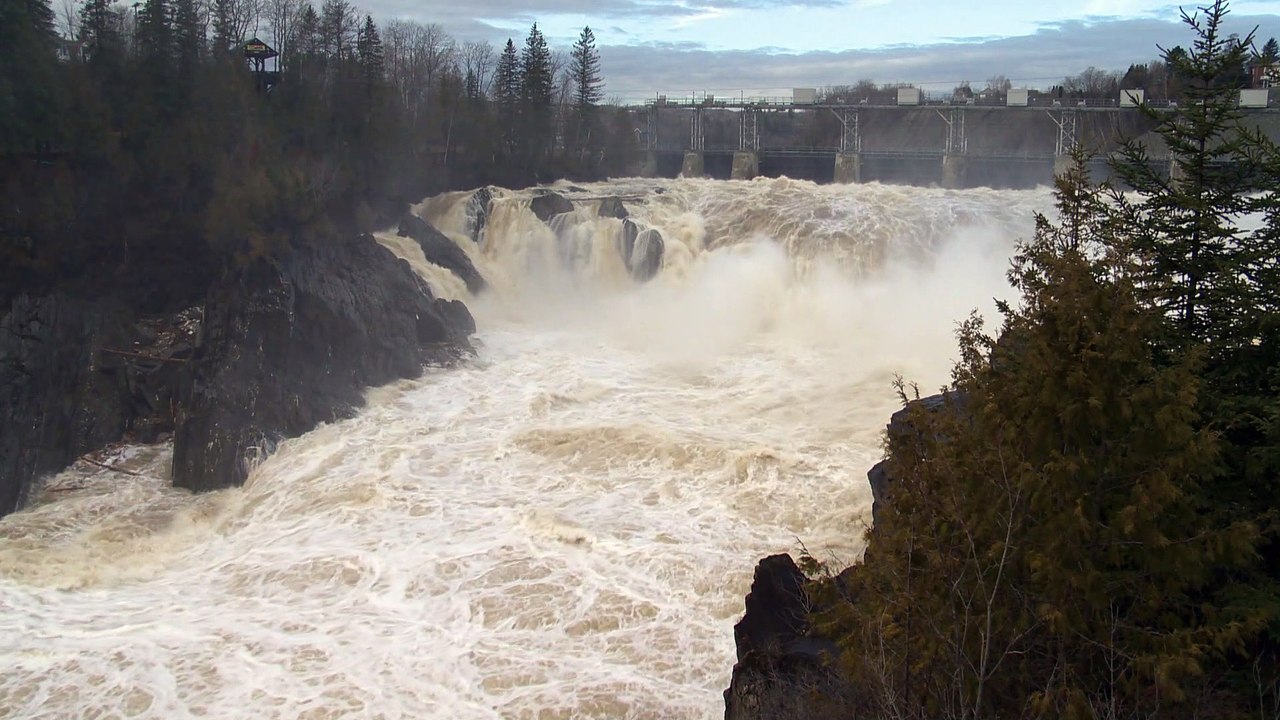 Montée des eaux chute GrandSault 1 Vidéo Dailymotion