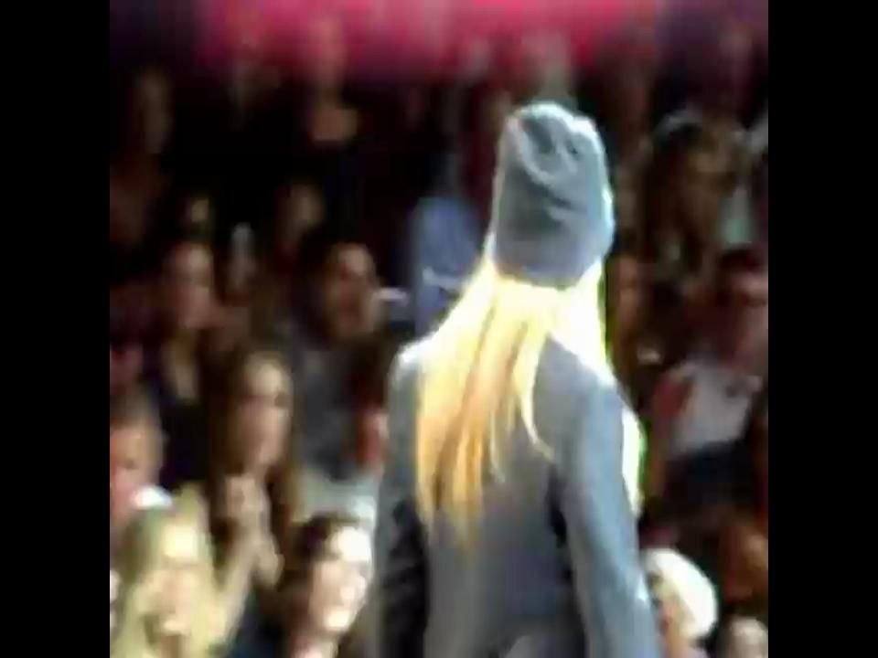 John Galliano défile ! Vidéo Dailymotion