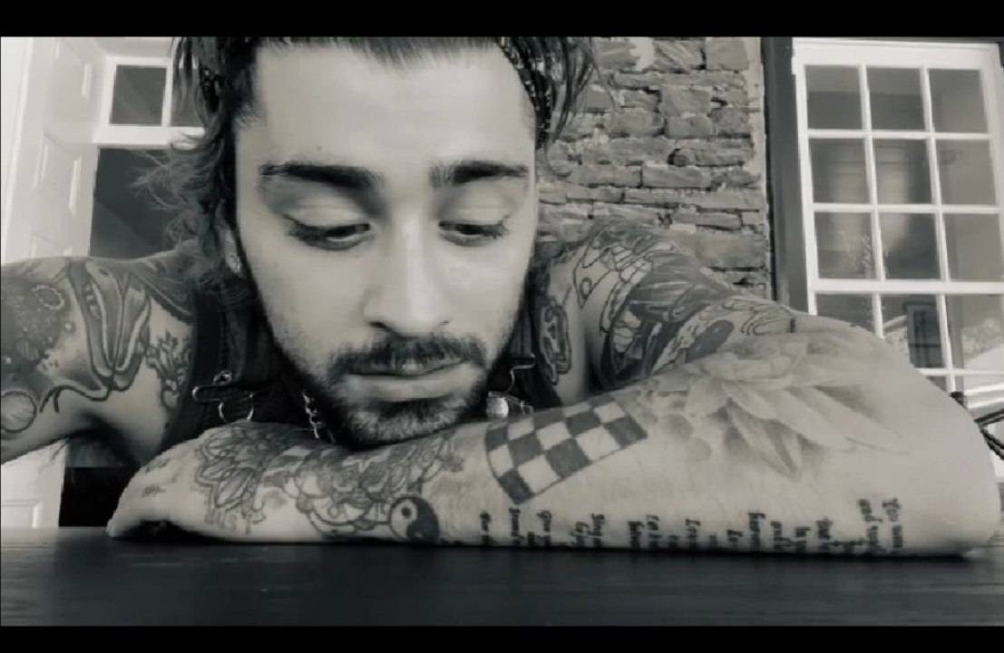 Zayn Malik thrills One Direction fans by singing Night Changes A