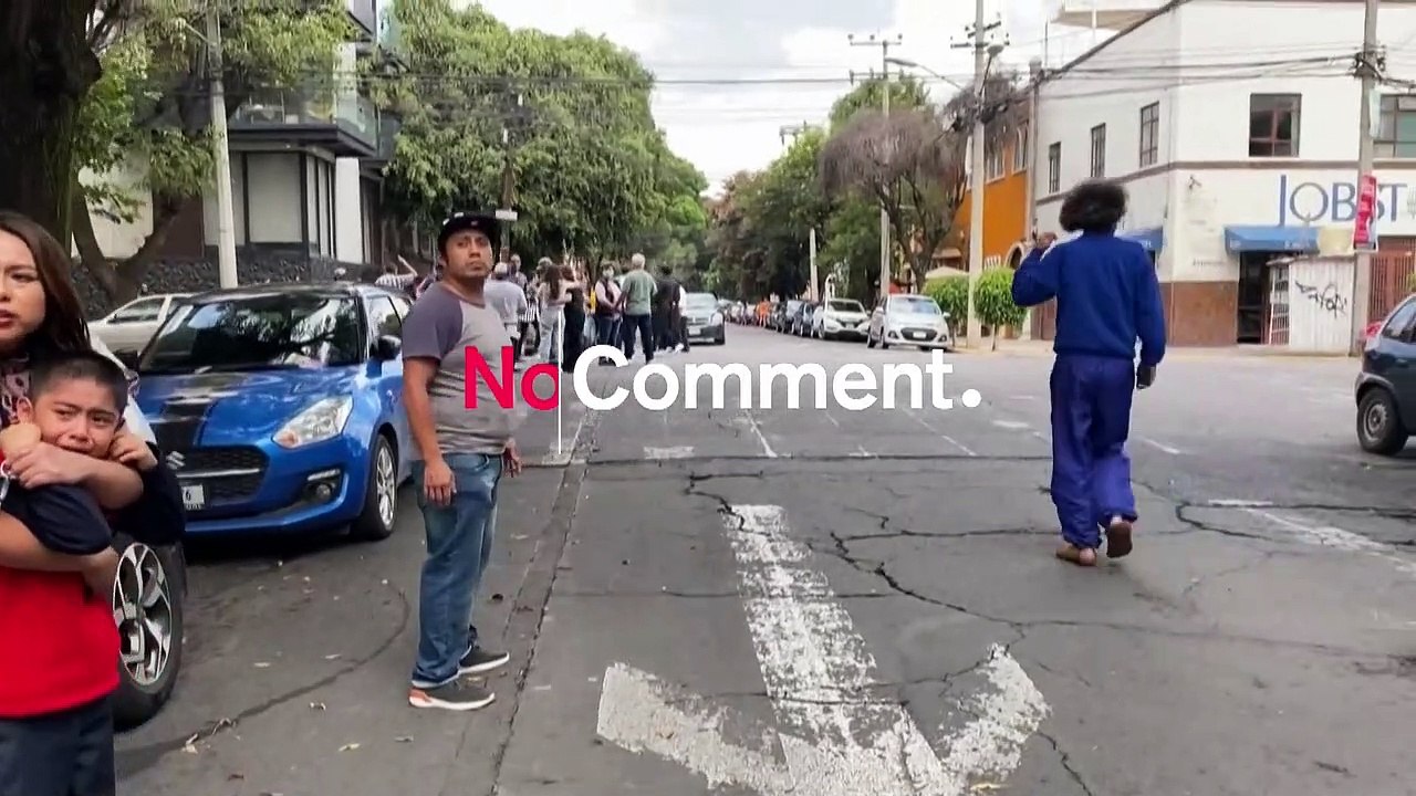 Mexico earthquake furniture shakes in building as people gather