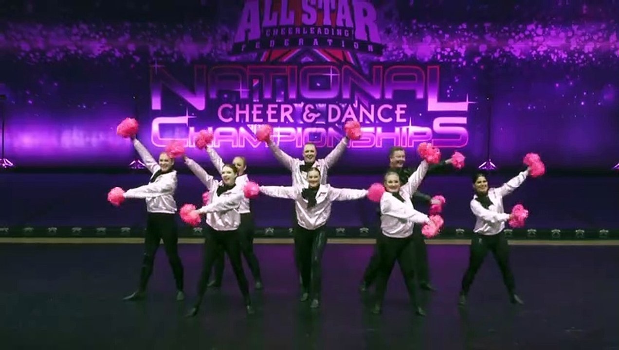 Australia's oldest male cheerleader? / Illawarra Mercury / December 3