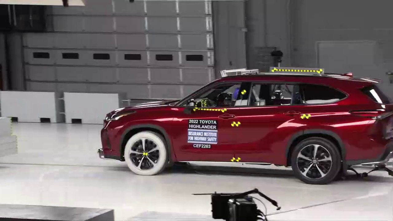 CRASH Test 10 Midsize 2023 SUVs REALLY Safe__ video Dailymotion