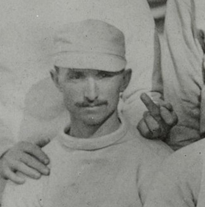 D'où vient le doigt d'honneur ? video Dailymotion