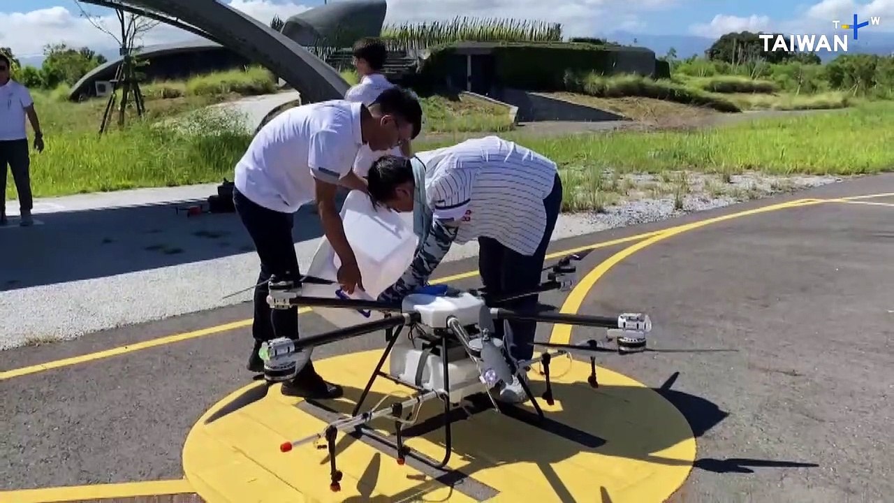 Drones Help Yilan's Farmers Manage Their Crops video Dailymotion