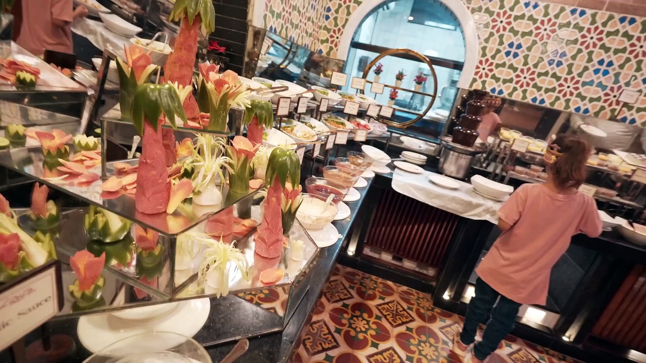 LAL QILA 100+ Dishes at The Top Buffet Restaurant in Karachi Best