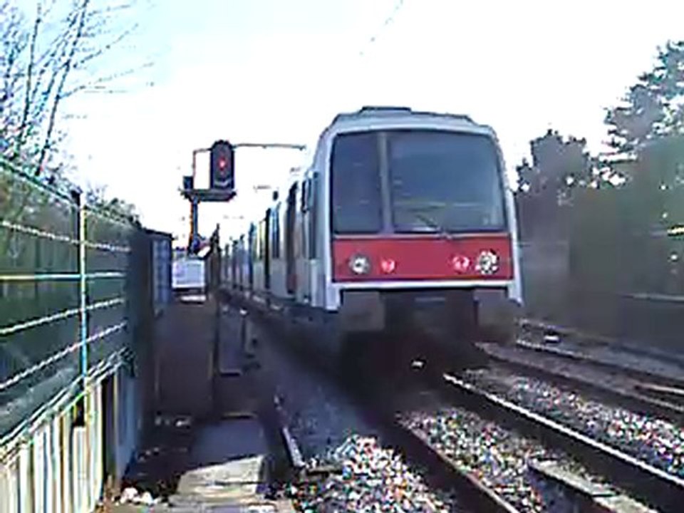 MI79 Départ de la gare de Courcelle sur Yvette sur la ligne B du RER Vidéo Dailymotion