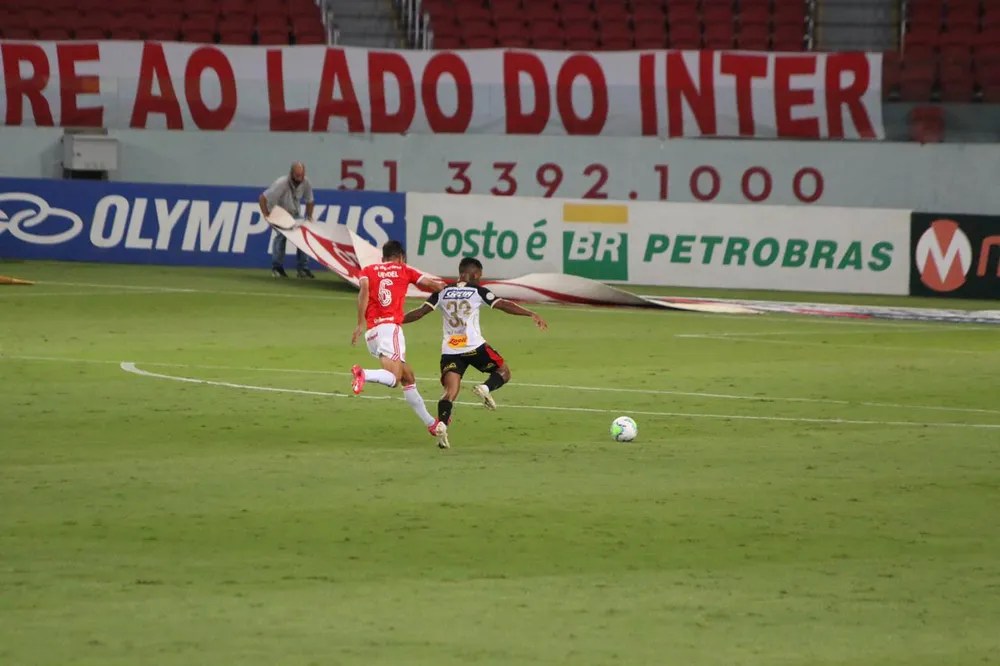 Banda som de paredão — doeu 01:56. Inter tropeça nos próprios erros, e derrota ameaça título ...