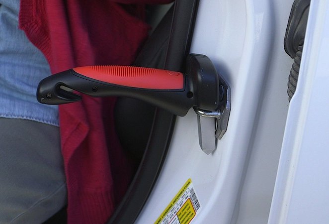 The Emson Car Cane Lets You Get in and Out of Every Car Easily