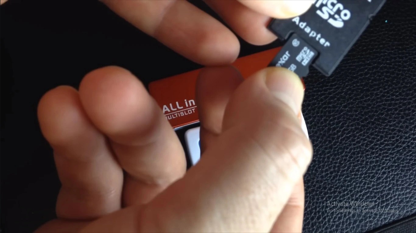 Easy Steps To Insert an SD Card Into Your Laptop