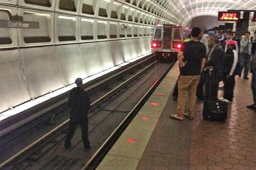 Man Jumps onto Tracks at Courthouse Metro Station