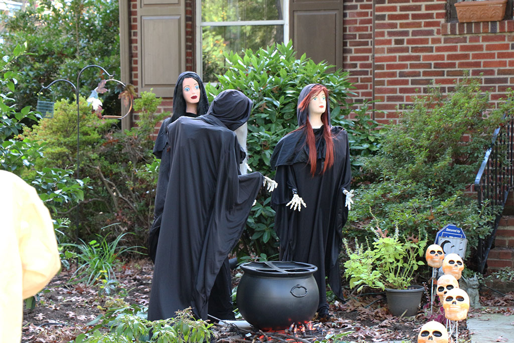 Photos Elaborate Halloween Decorations in Arlington