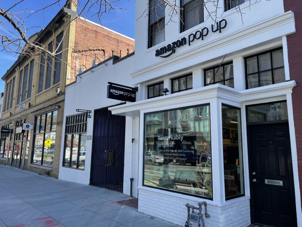 Adieu Amazon brickandmortar bookstores and just opened 4star shops