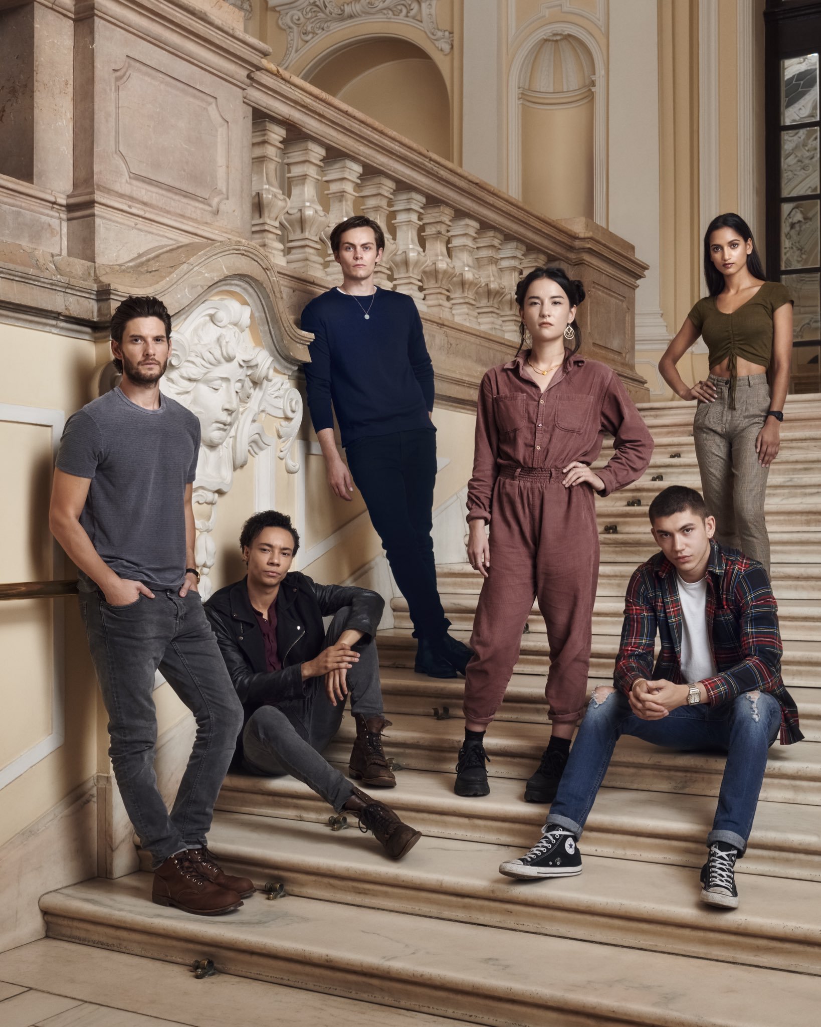SHADOW AND BONE Cast Photo Revealed