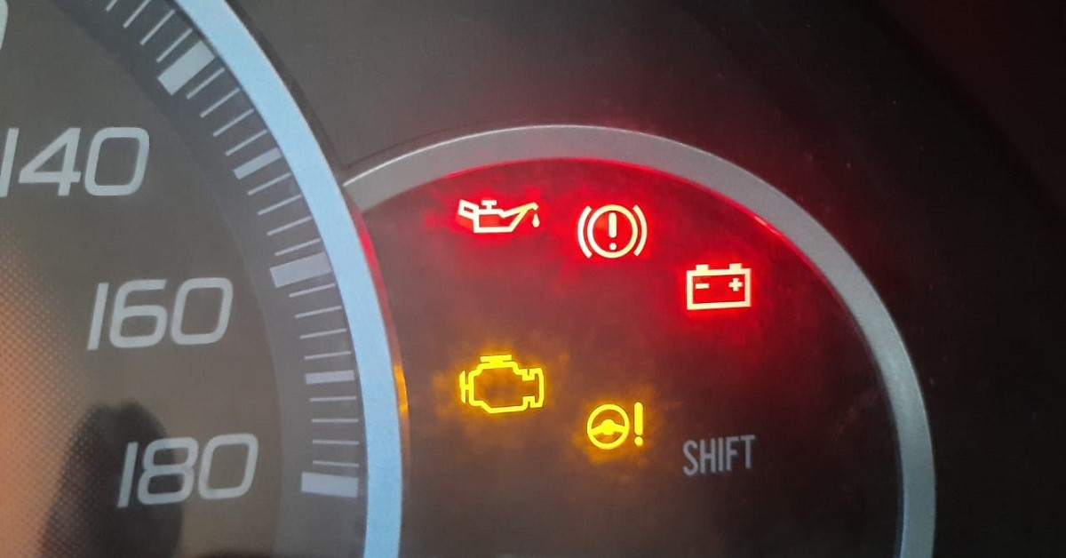 Penyebab Lampu Hazard Menyala Terus