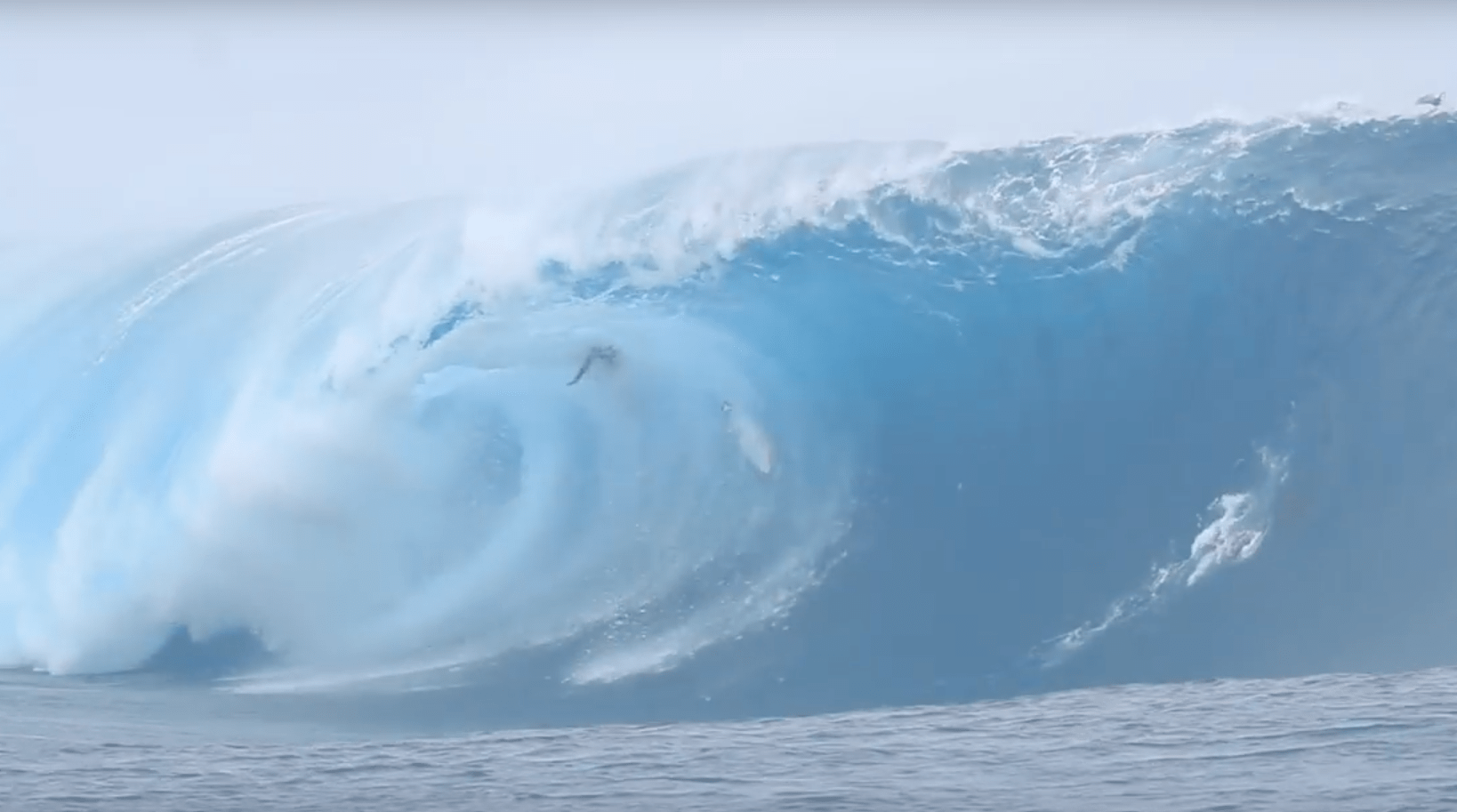 Teahupoo Wipeout von Steffi Kerson Surfers Mag