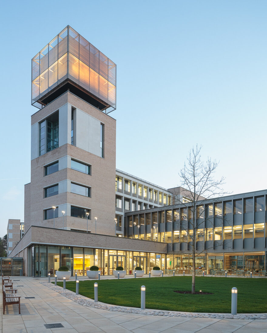 Eric Parry Architects echoes Aalto in Triangle Building for University